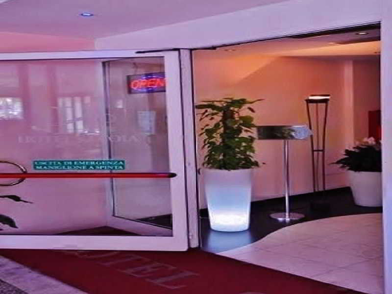Hotel Savoia Lignano Sabbiadoro Exterior foto