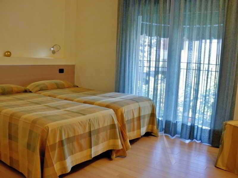 Hotel Savoia Lignano Sabbiadoro Exterior foto